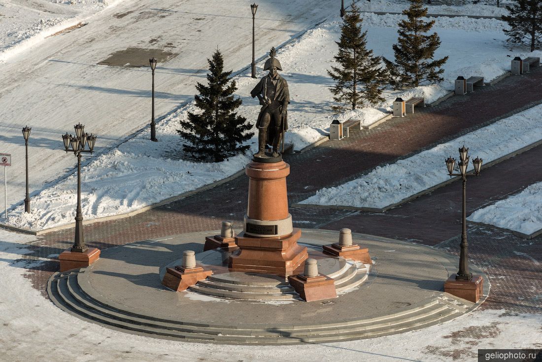 Памятник Резанову в Красноярске фото