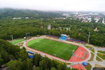 Стадион Космос на Сахалине фото