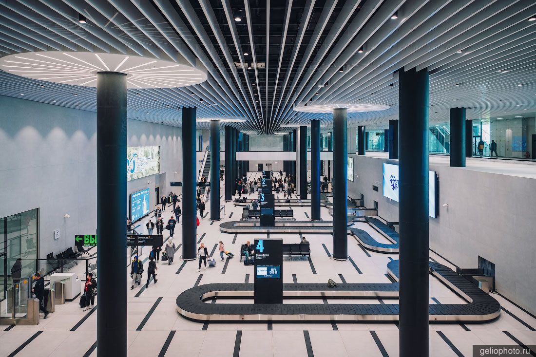Зона выдачи багажа в новом терминале Толмачёво в Новосибирске фото