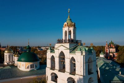 Спасо-Преображенский монастырь в Ярославле с высоты фото