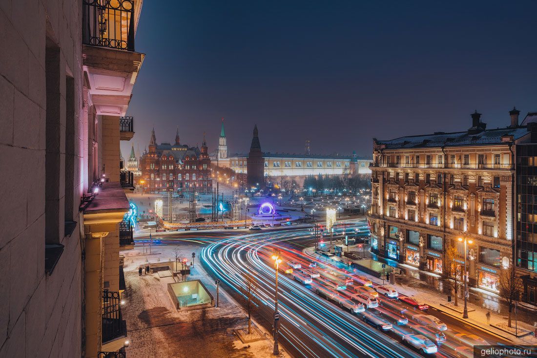 Тверская улица в Москве вечером фото