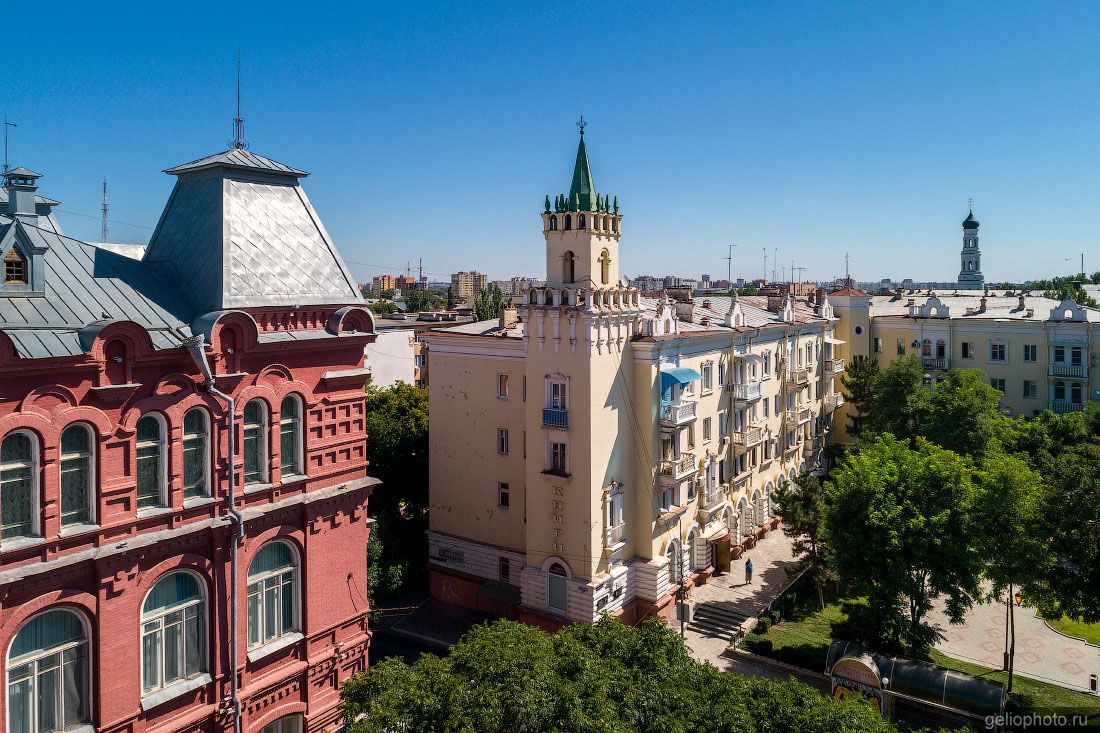 Жилой дом с магазином Книги в Астрахани фото