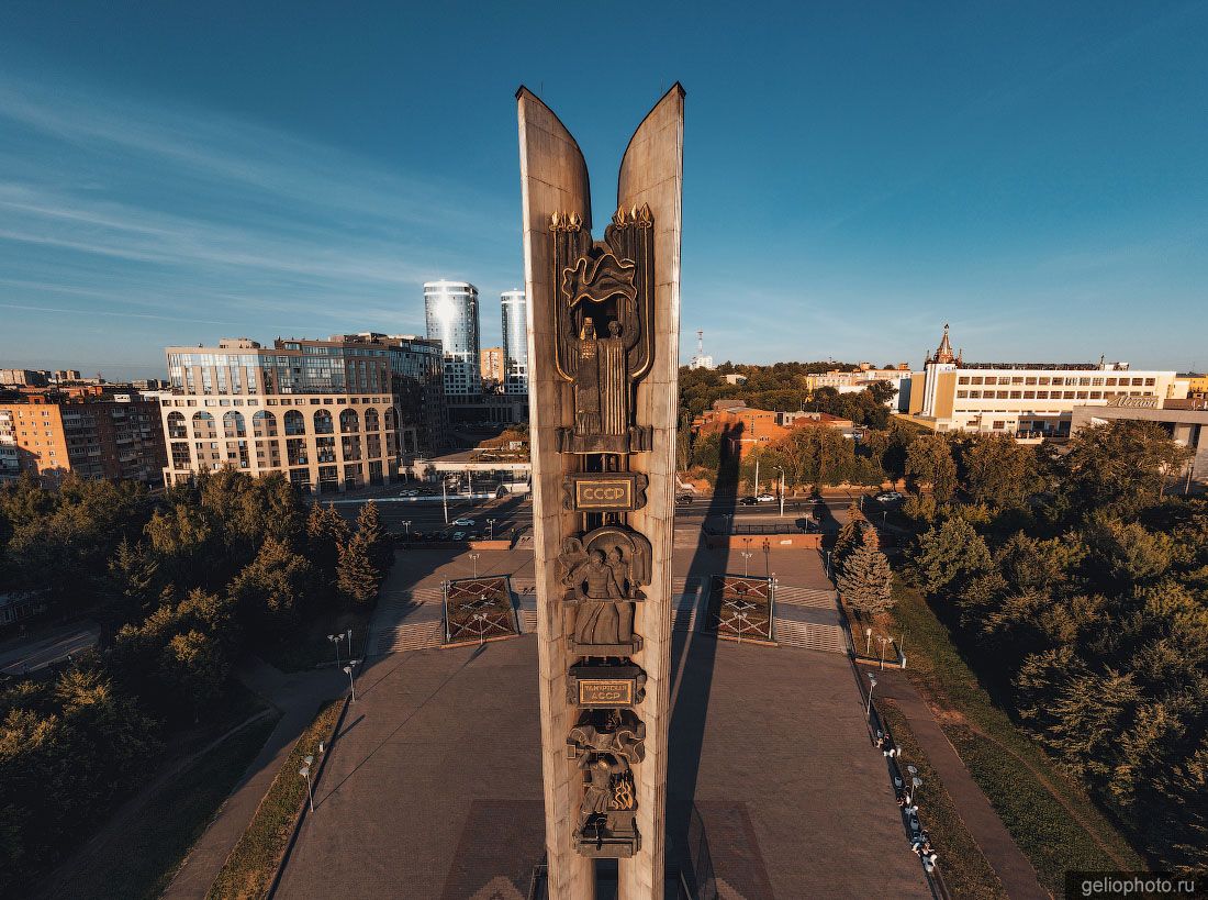 Монумент Навеки с Россией в Ижевске фото