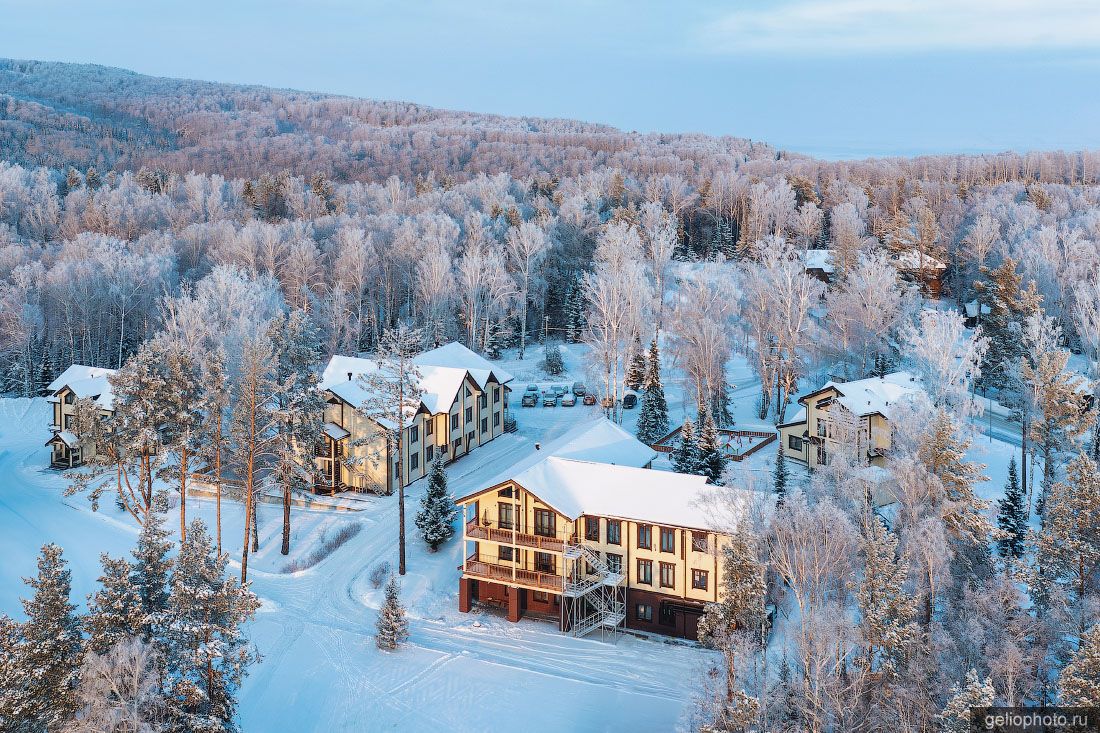 ​Гостиничный комплекс Олимп-парк в Белокурихе зимой фото