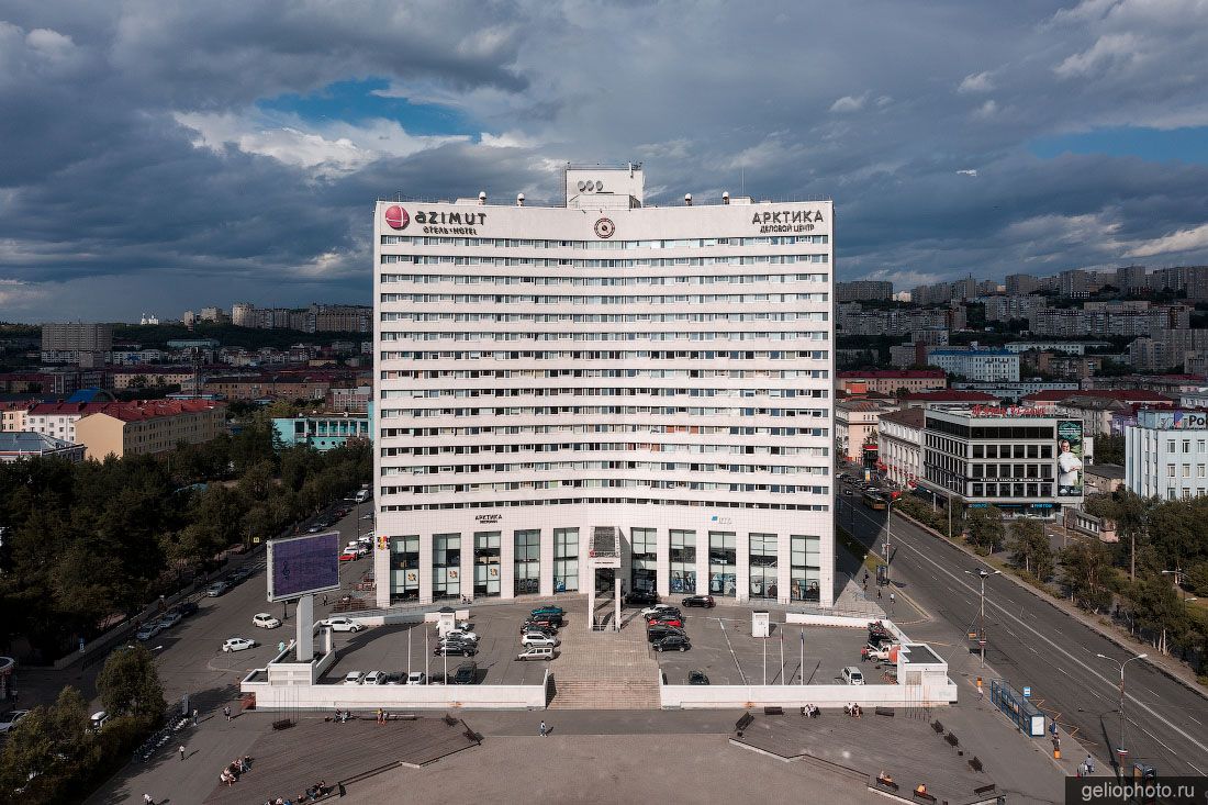 Здание делового центра Арктика в Мурманске фото