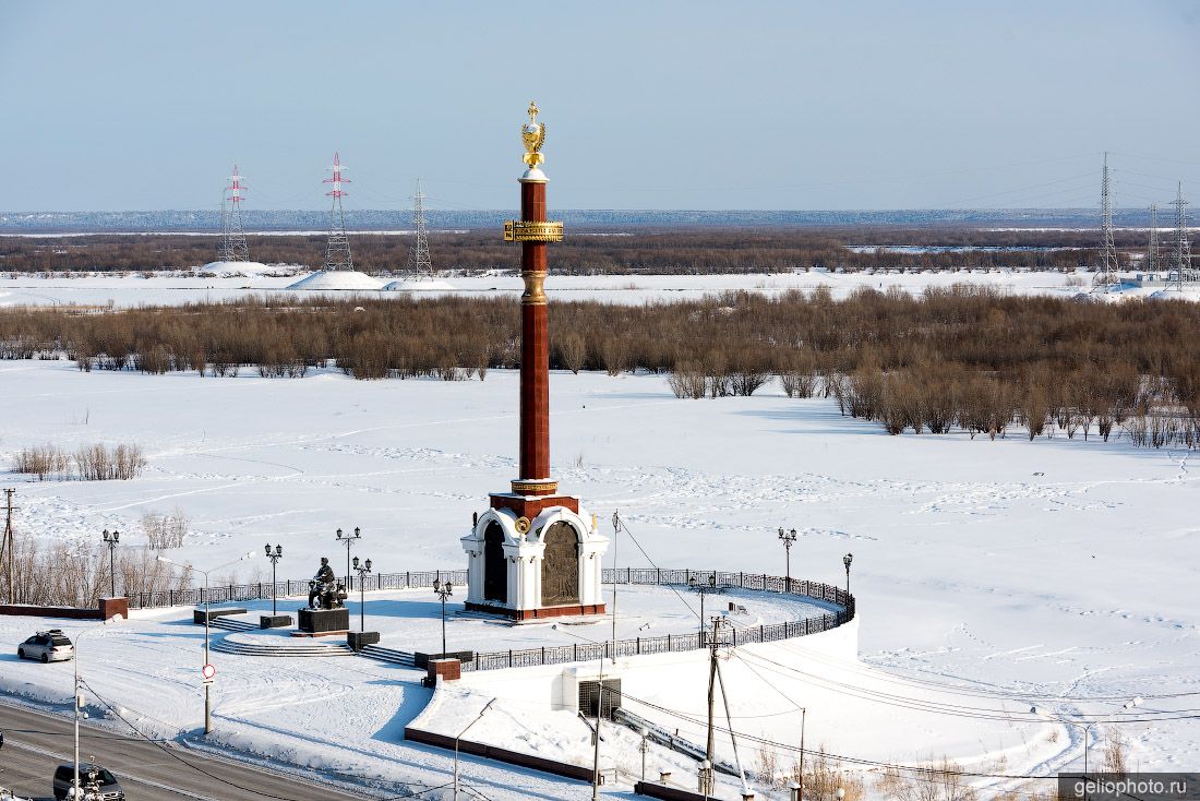 Монумент в честь основания Якутска фото