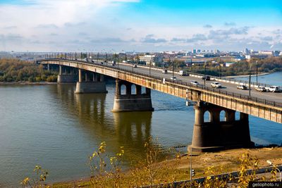 Ленинградский мост через реку Иртыш в Омске фото