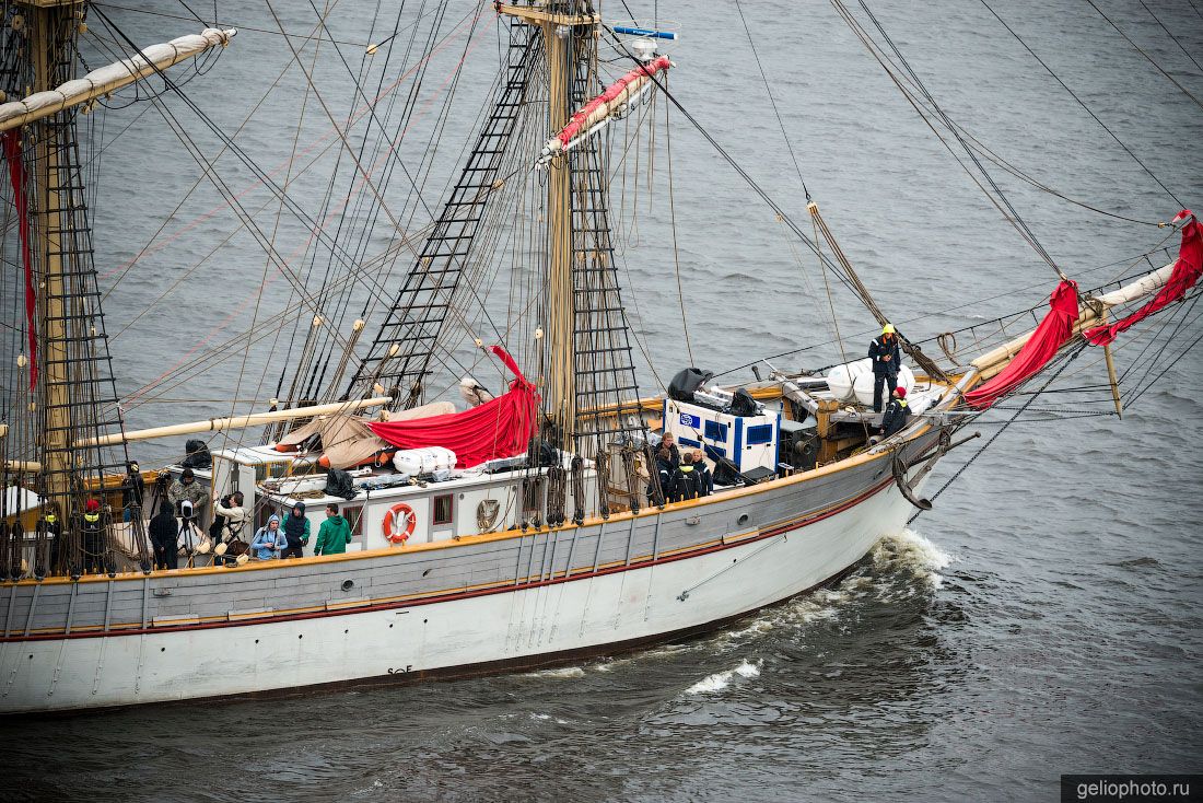 Парусник Бриг Тре Крунур фото
