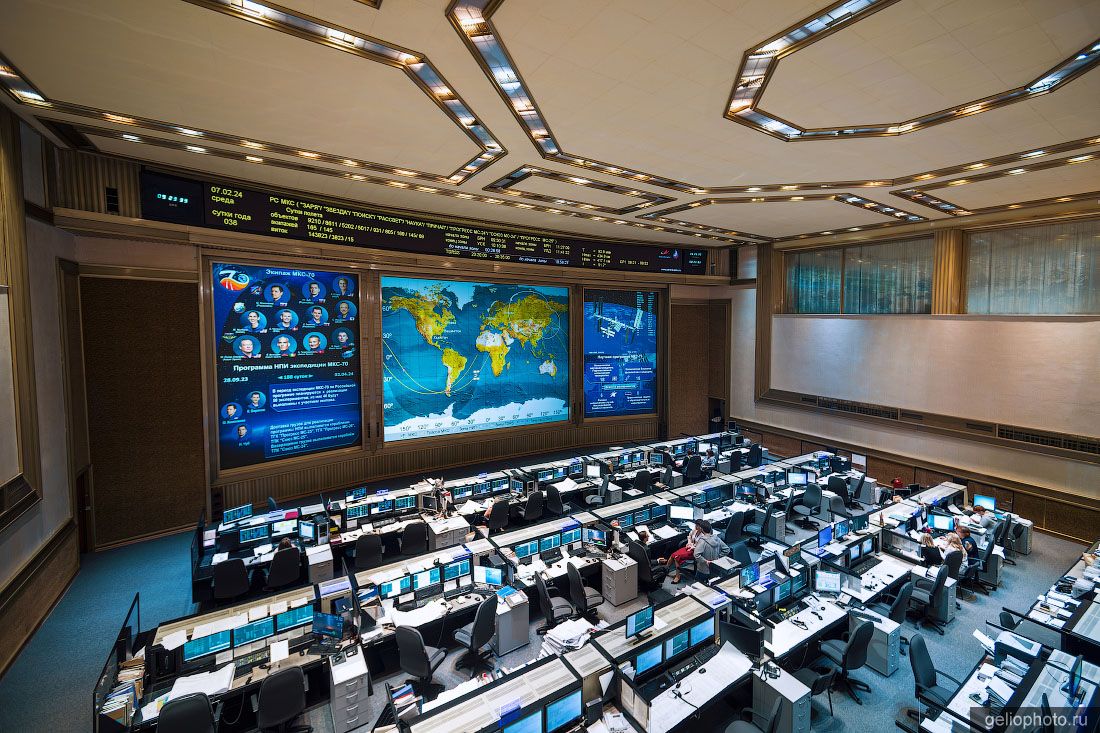 Операционный зал Центра управления полётами в Королёве фото