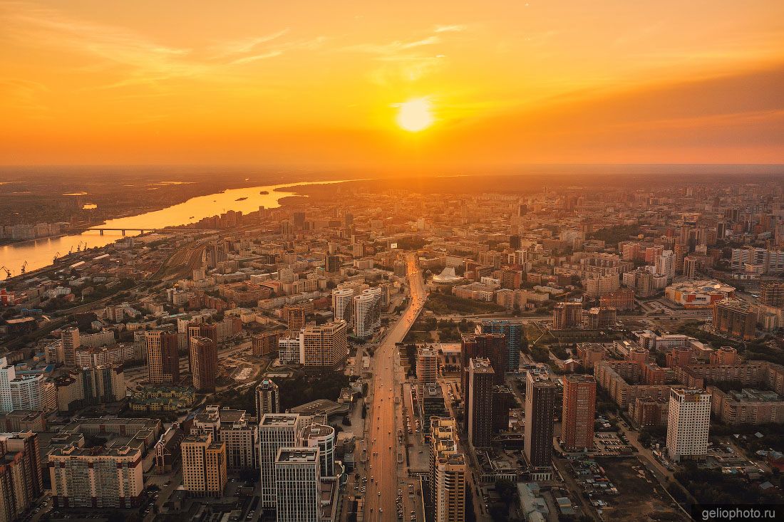 Центр Новосибирска на закате с высоты фото