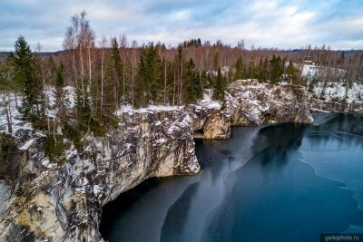 Большой Мраморный каньон в Карелии фото