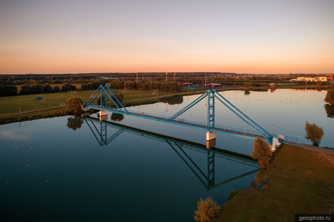Мост через Бельское озеро в Бронницах фото