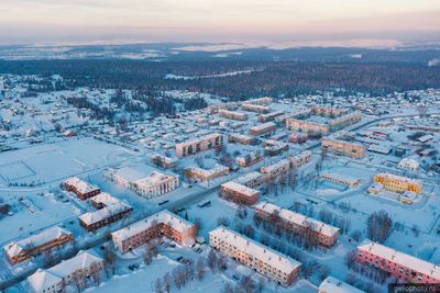 Центр Берёзовского с высоты зимой фото
