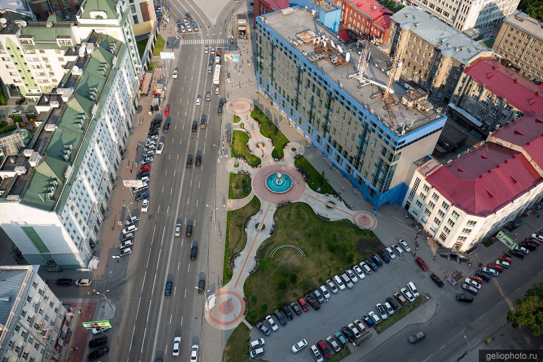 Сквер Крылья Сибири в Новосибирске с высоты фото