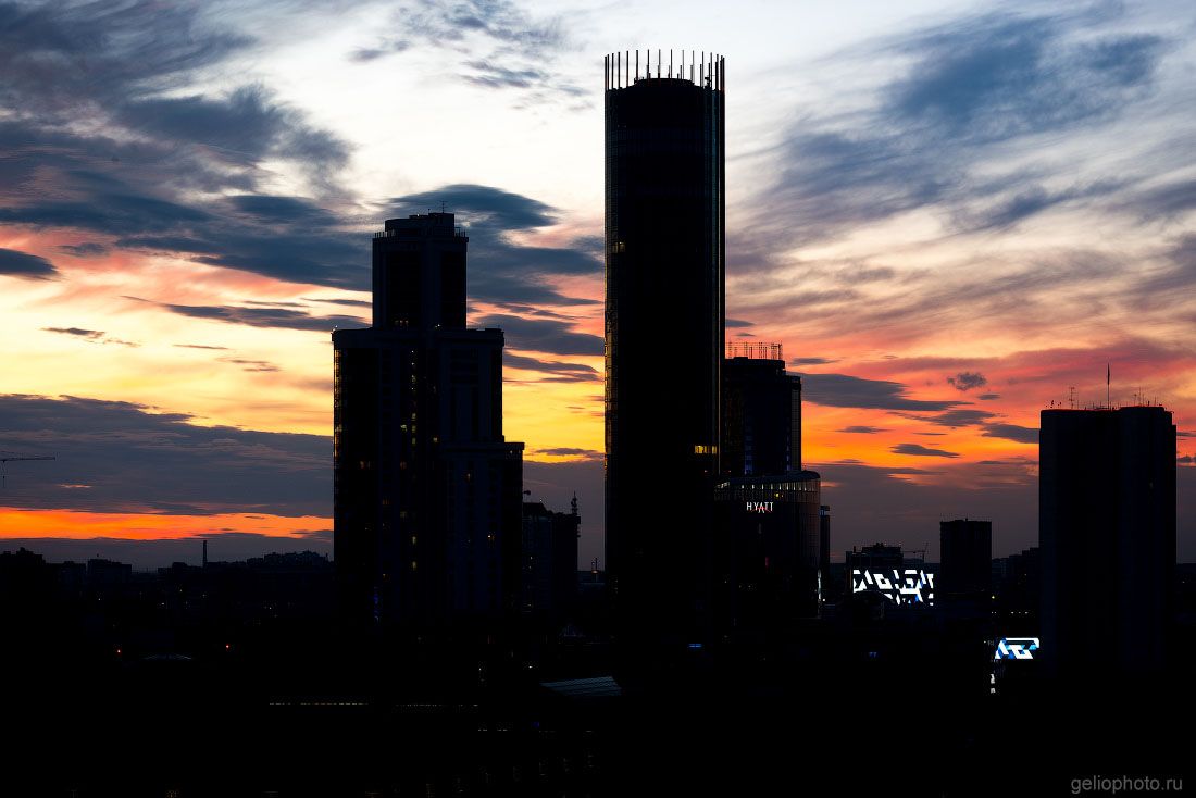 Екатеринбург-Сити на закате фото