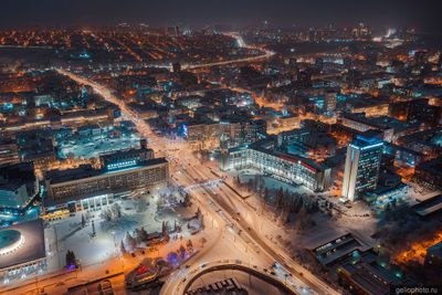 Центр Красноярска ночью с высоты фото