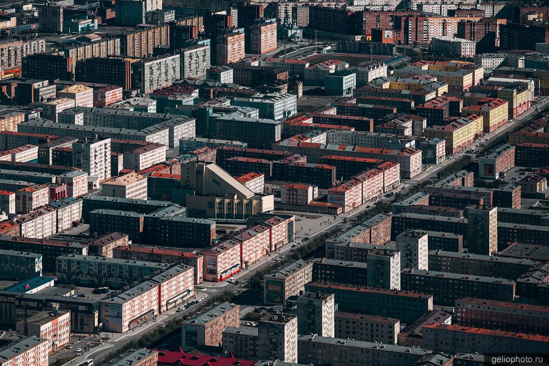 Заполярный драмтеатр Маяковского в Норильске фото