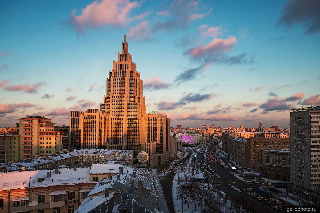Бизнес-центр Оружейный в Москве зимой фото