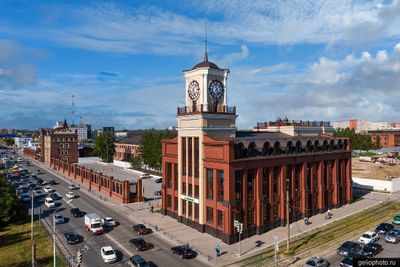 Башня с часами в Омске фото
