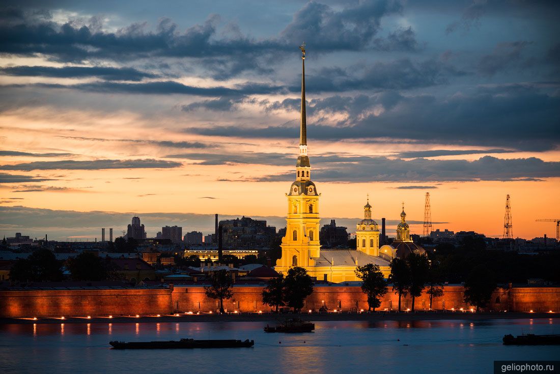 Петропавловский собор в Санкт-Петербурге фото