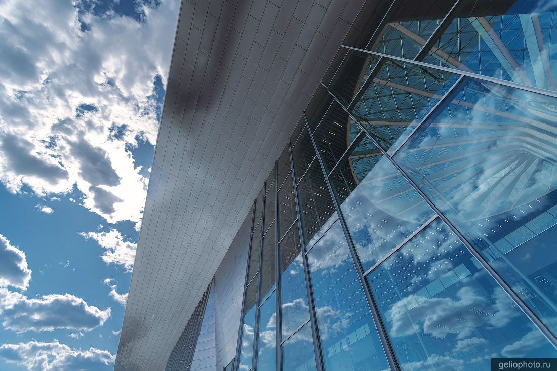 Фасад нового терминала аэропорта Толмачёво в Новосибирске фото