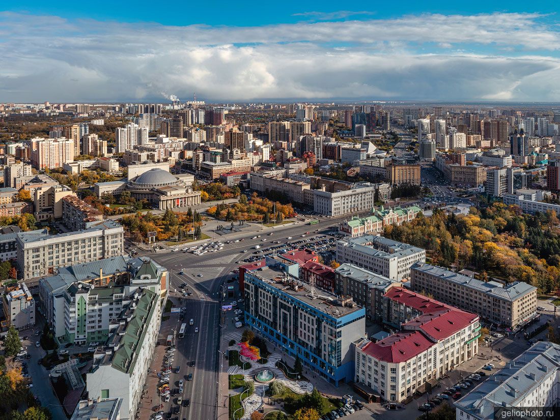 Площадь Ленина в Новосибирске с высоты осенью фото