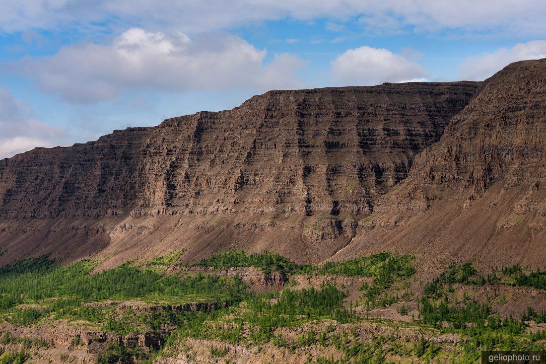 Базальтовые горы на плато Путорана фото