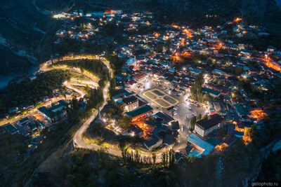 Центр Гуниба ночью фото