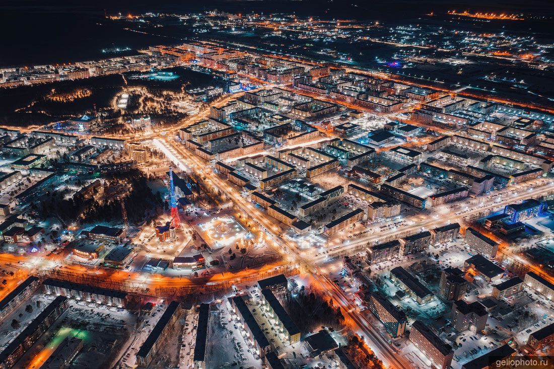 Центр Ноябрьска с высоты ночью фото
