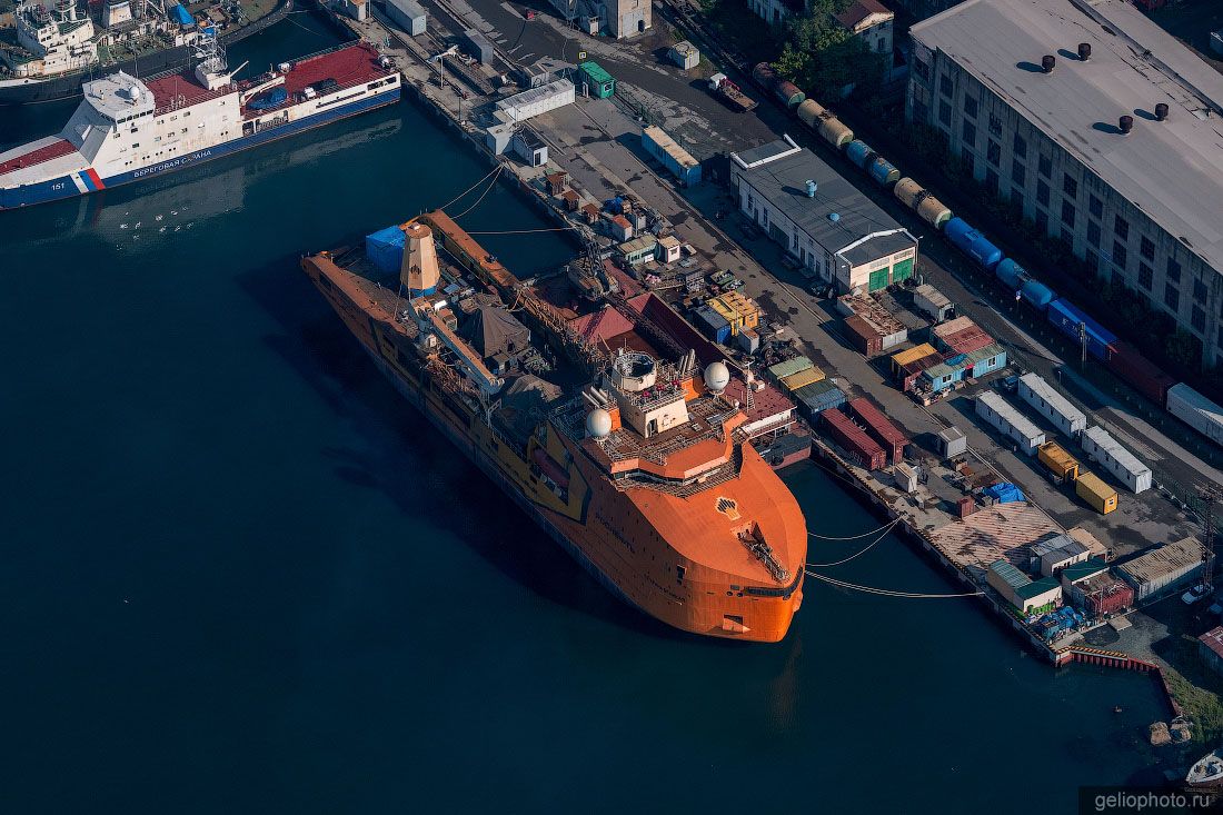 Танкер Роснефти Катерина Великая во Владивостоке фото