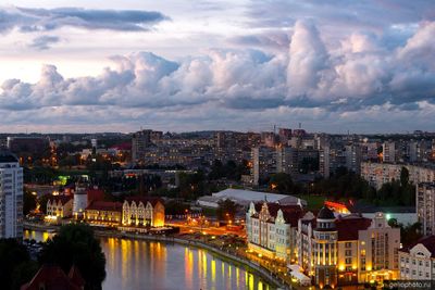 Рыбная деревня в Калининграде вечером фото