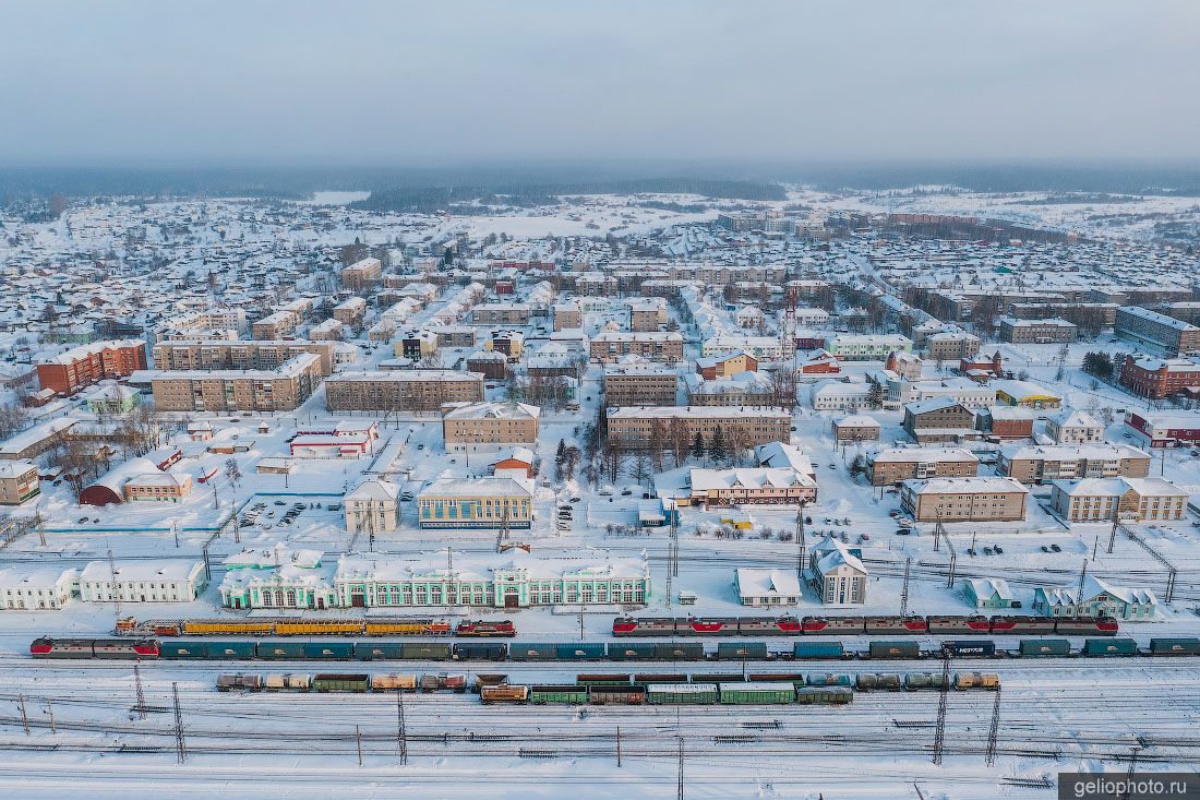ЖД вокзал в городе Тайга фото
