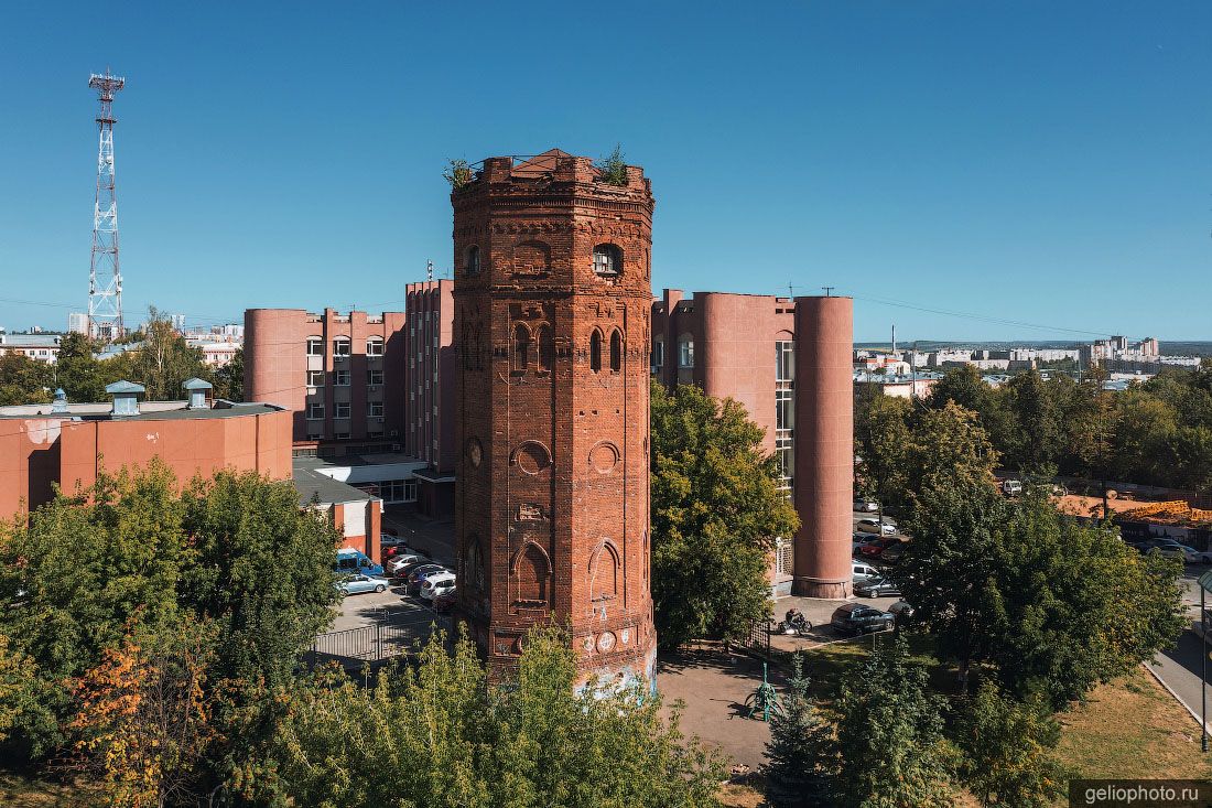 Водонапорная башня на улице Бородина в Ижевске фото