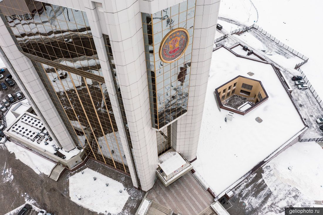 Здание Дома правительства в Чебоксарах с высоты фото