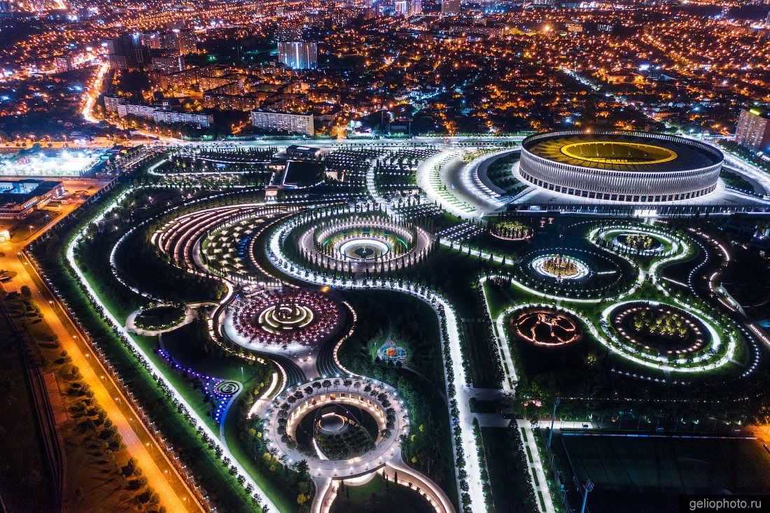 Парк Галицкого в Краснодаре ночью фото