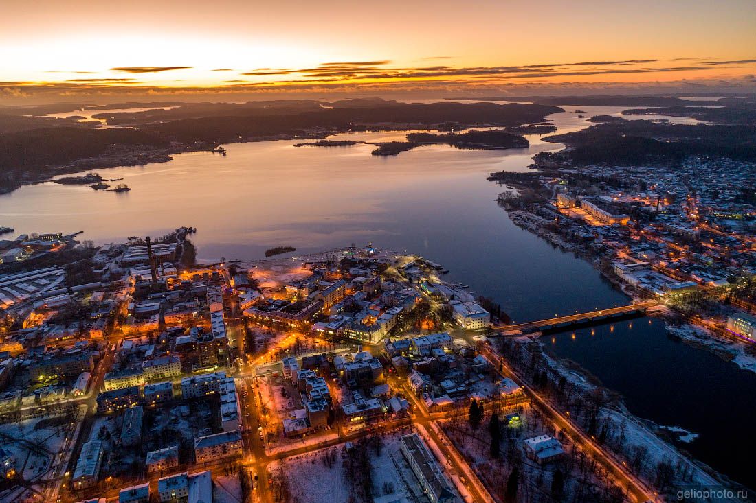 Озеро Ляппяярви с высоты на закате фото