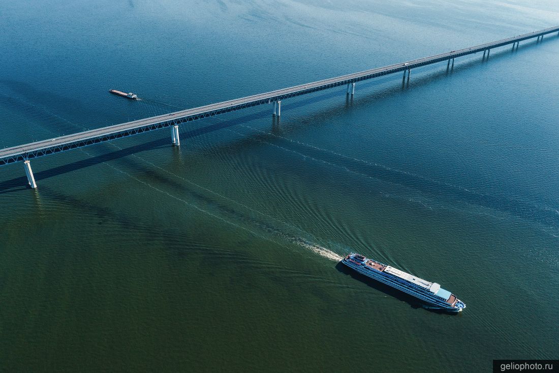Теплоход на Волге в Ульяновске фото