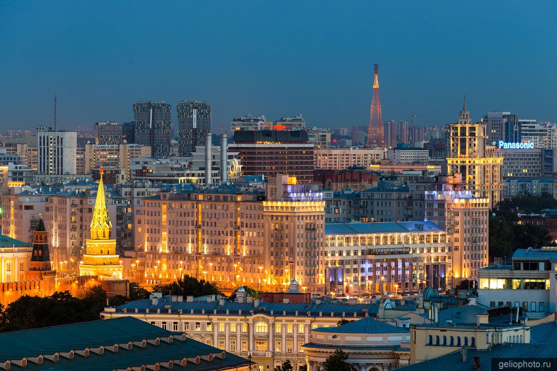 Московский государственный театр эстрады вечером фото