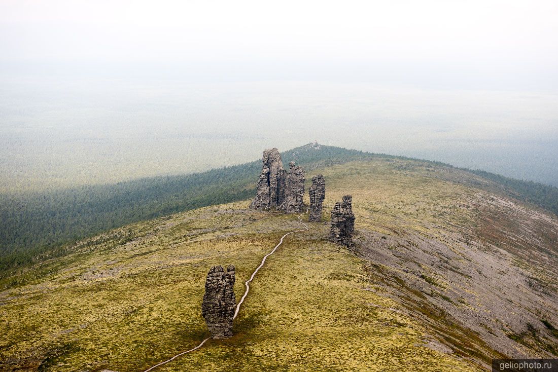 Столбы Маньпупунёр на Северном Урале фото
