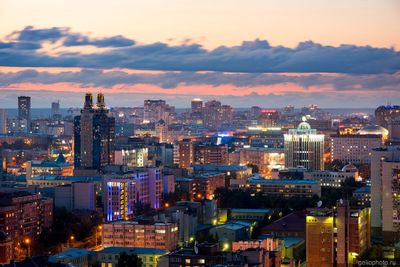 Центр вечернего Новосибирска вечером с высоты фото