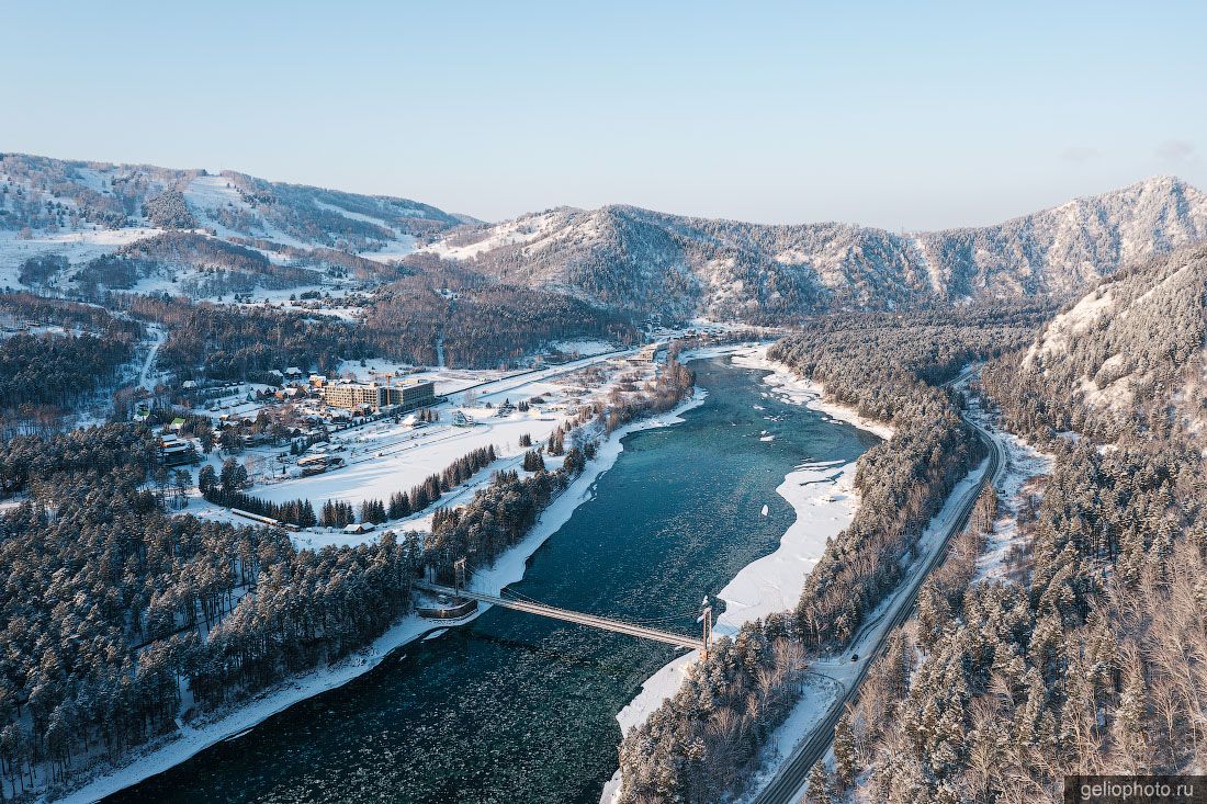 Река Катунь в районе Бирюзовой катуни с высоты зимой фото