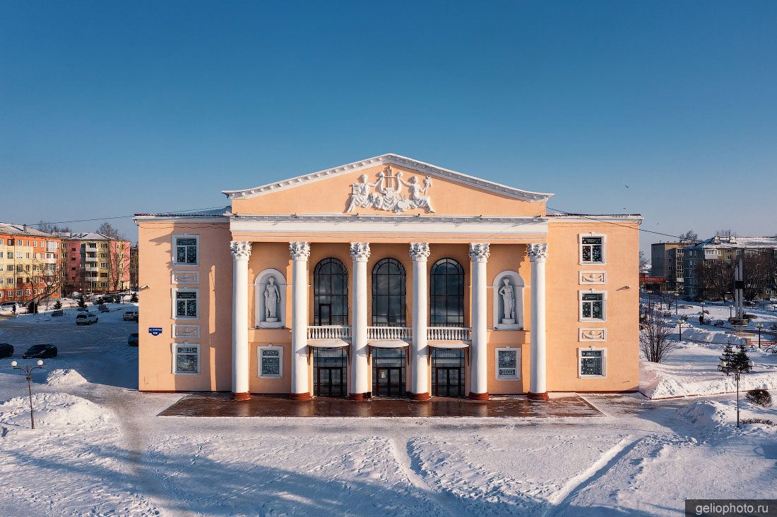 Дворец культуры в Ленинске-Кузнецком фото