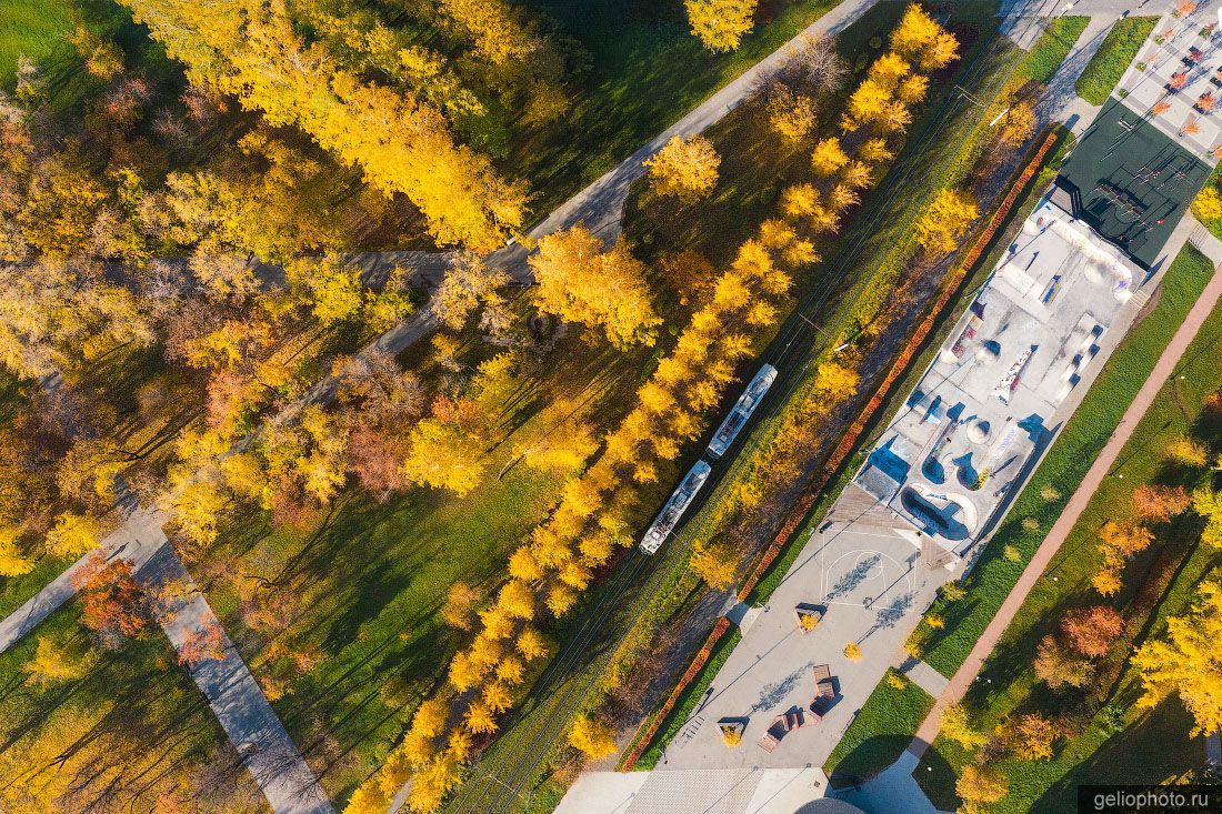 Парк у Вечного огня на площади Коммунаров в Екатеринбурге фото