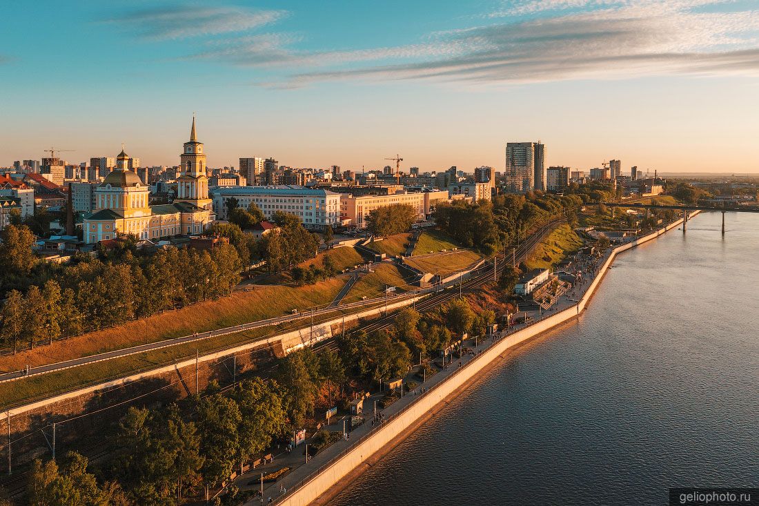 Центральная Набережная реки Кама в Перми фото