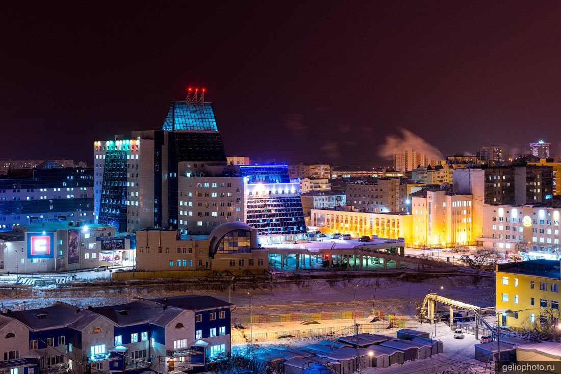 Бизнес-центр Сити офис вечером фото