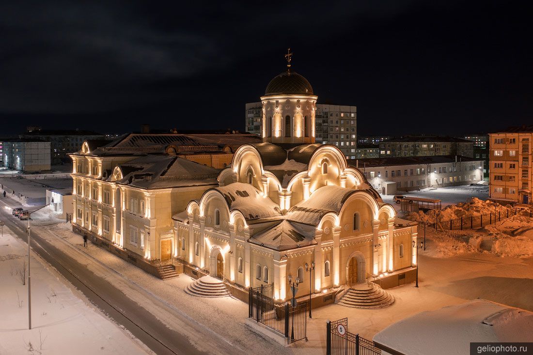Храм Новомучеников в Норильске зимой фото
