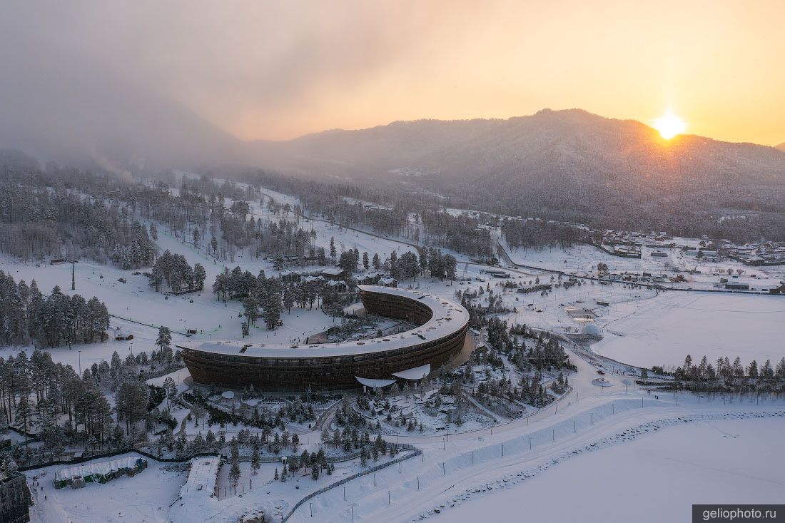 Курорт-отель Манжерок зимой с высоты фото