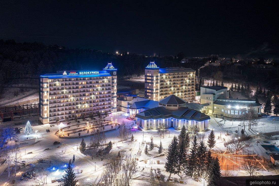 Санаторий Белокуриха вечером с высоты фото