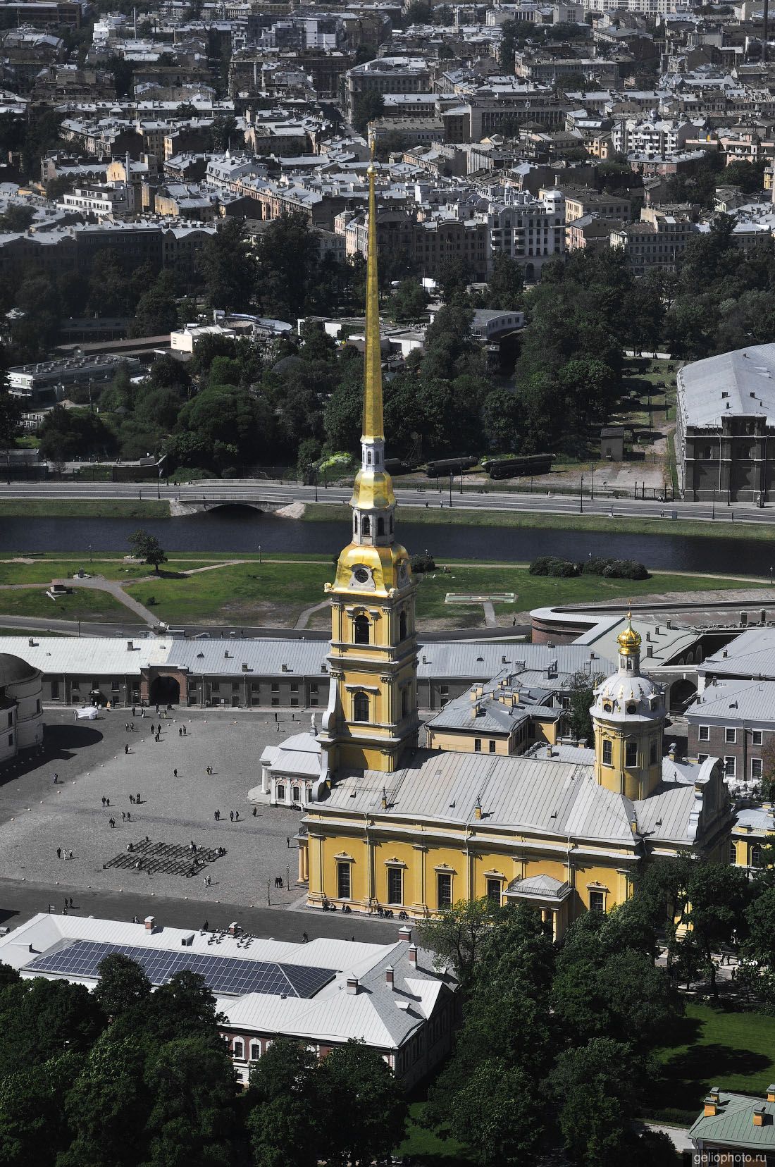Петропавловский собор в Петербурге фото