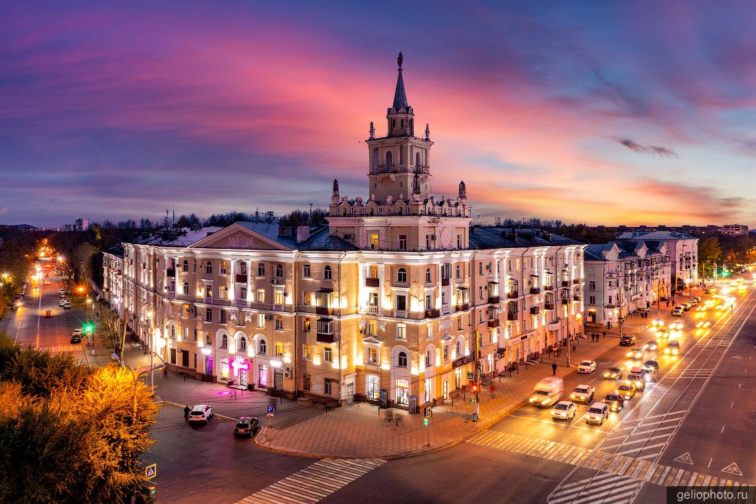 Дом со шпилем в Комсомольске-на-Амуре фото